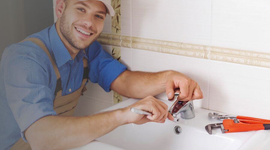 Professional clogged drains services in Cohoctah, MI